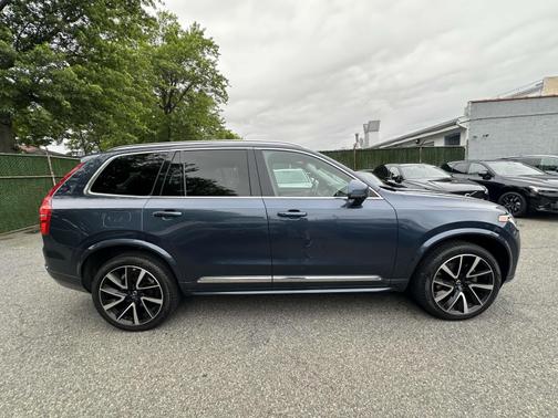 2023 Volvo XC90 B5 AWD Plus