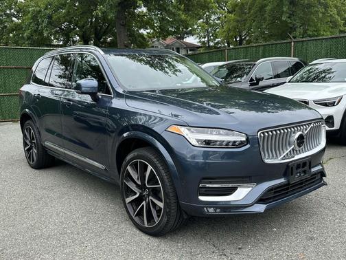 2023 Volvo XC90 B5 AWD Plus