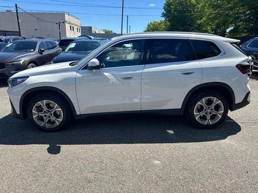 Alpine White 2023 BMW X1 xDrive28i