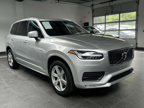 2022 Volvo XC90 T5 AWD Momentum 7 Seater