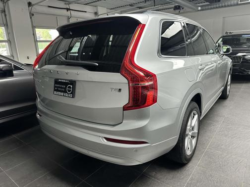 2022 Volvo XC90 T5 AWD Momentum 7 Seater