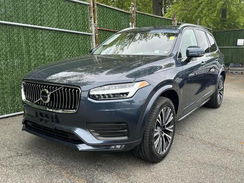 2022 Volvo XC90 T6 AWD Momentum 7 Seater