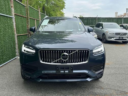 2022 Volvo XC90 T6 AWD Momentum 7 Seater