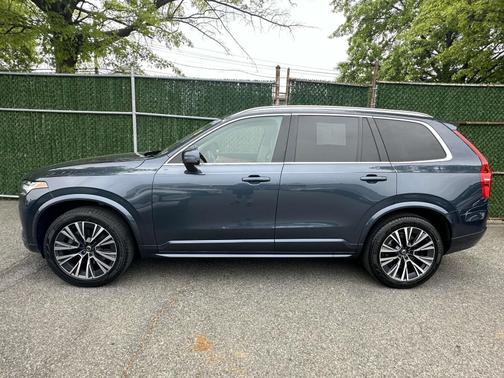 2022 Volvo XC90 T6 AWD Momentum 7 Seater