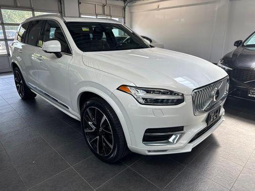 Crystal White 2023 Volvo XC90 B6 Plus 7-Seater