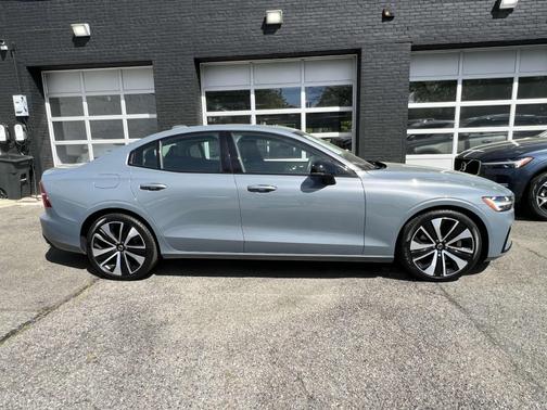 2022 Volvo S60 B5