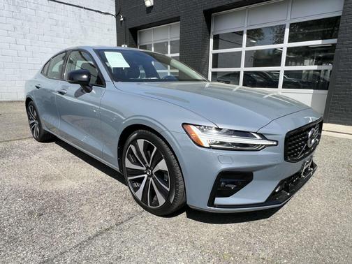 2022 Volvo S60 B5