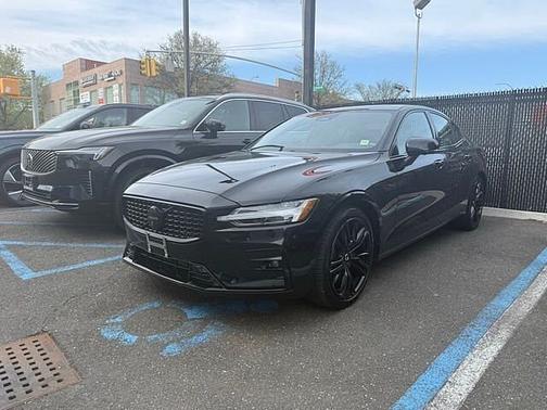 Onyx Black 2024 Volvo S60 Plus