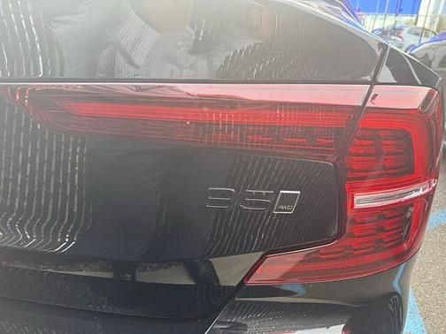 Onyx Black 2024 Volvo S60 Plus