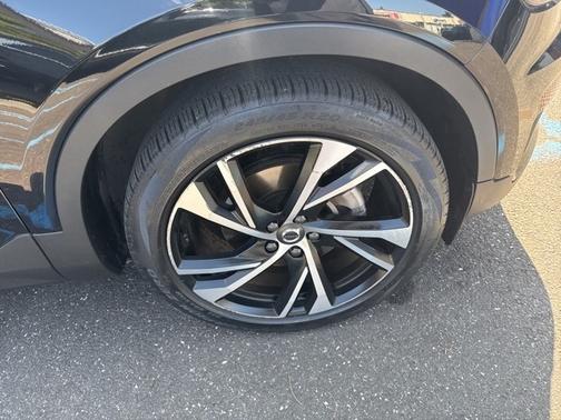 2022 Volvo XC40 T5 AWD R-Design