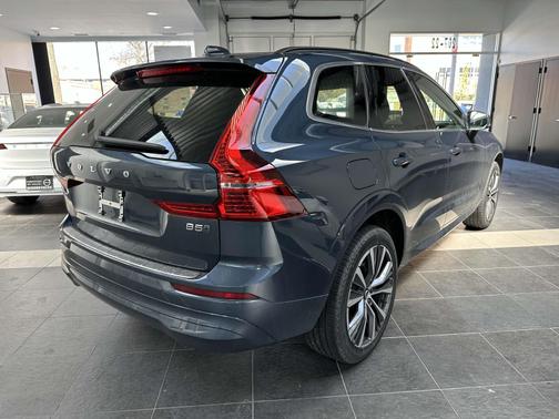 2022 Volvo XC60 B5 AWD Momentum