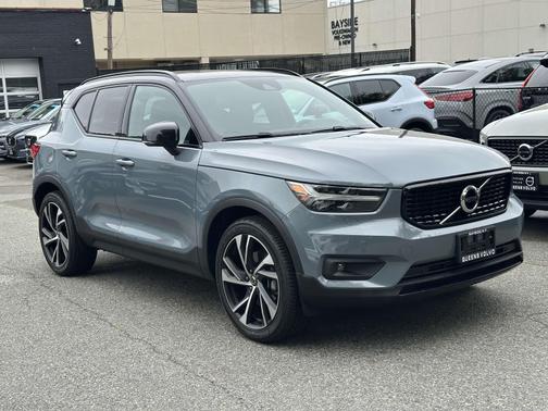 2022 Volvo XC40 T5 AWD R-Design