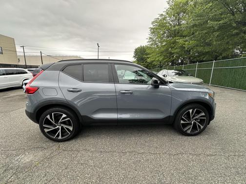 2022 Volvo XC40 T5 AWD R-Design