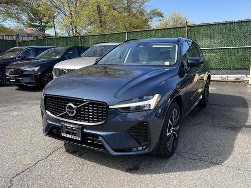 Denim Blue Metallic 2024 Volvo XC60 B5 Plus Dark Theme
