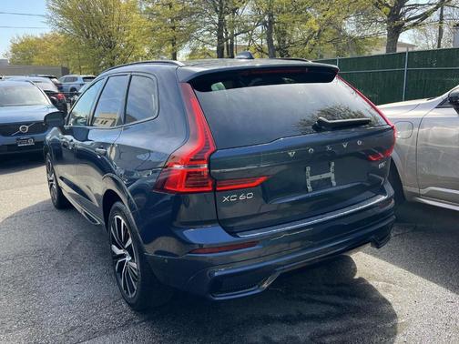 Denim Blue Metallic 2024 Volvo XC60 B5 Plus Dark Theme
