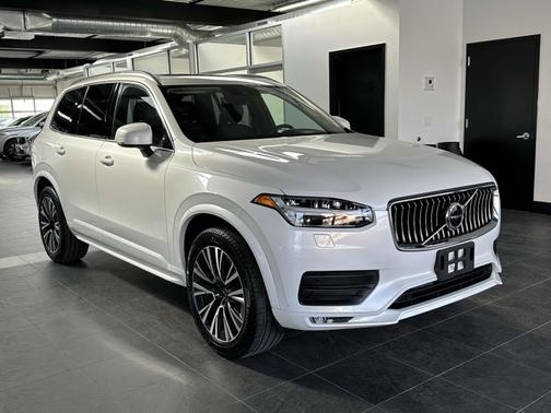 2022 Volvo XC90 T5 AWD Momentum 7 Seater