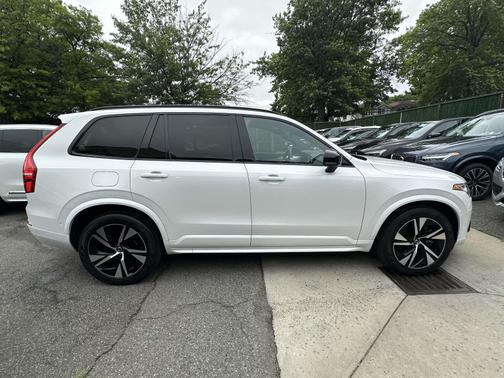 2022 Volvo XC90 Recharge Plug-In Hybrid T8 R-Design Extended Range 7P