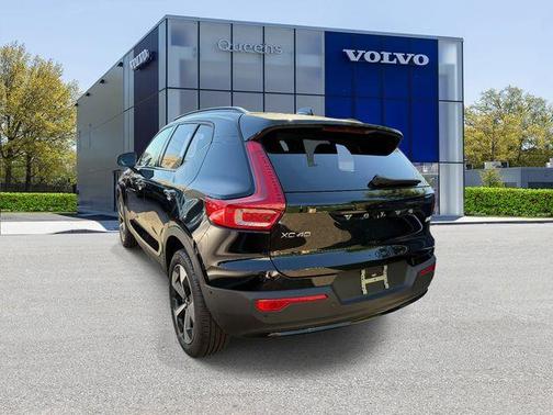 Onyx Black 2026 Volvo XC40 B5 Plus