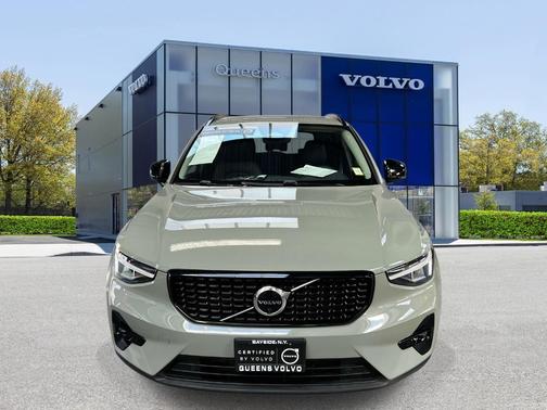 Sage Green Metallic 2023 Volvo XC40 B5 Plus Dark Theme