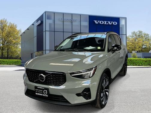 Sage Green Metallic 2023 Volvo XC40 B5 Plus Dark Theme
