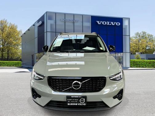 Sage Green Metallic 2023 Volvo XC40 B5 Plus Dark Theme