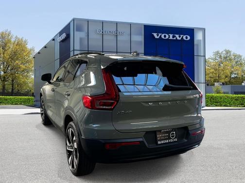 Sage Green Metallic 2023 Volvo XC40 B5 Plus Dark Theme