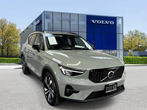 Sage Green Metallic 2023 Volvo XC40 B5 Plus Dark Theme