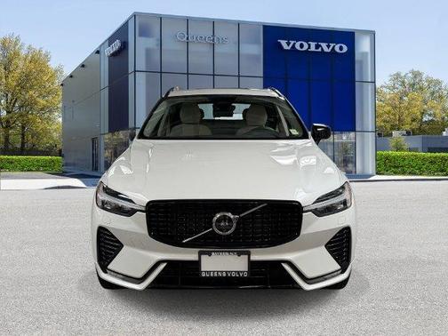 Crystal White 2024 Volvo XC60 B5 Plus Dark Theme