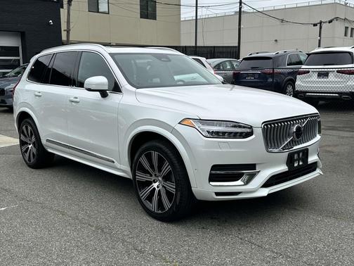 2023 Volvo XC90 Recharge Plug-In Hybrid Plus 6-Seater