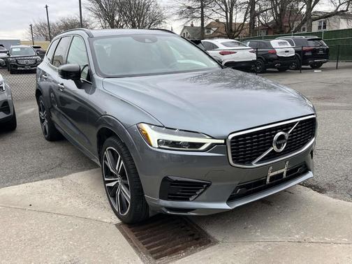 Gray Metallic 2020 Volvo XC60 Recharge Plug-In Hybrid T8 R-Design