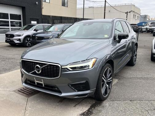 Gray Metallic 2020 Volvo XC60 Recharge Plug-In Hybrid T8 R-Design
