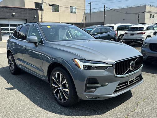 2022 Volvo XC60 B5 AWD Momentum