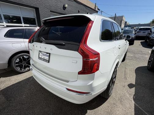 Crystal White 2023 Volvo XC90 Recharge Plug-In Hybrid T8 Ultimate Bright Theme 7-Seater