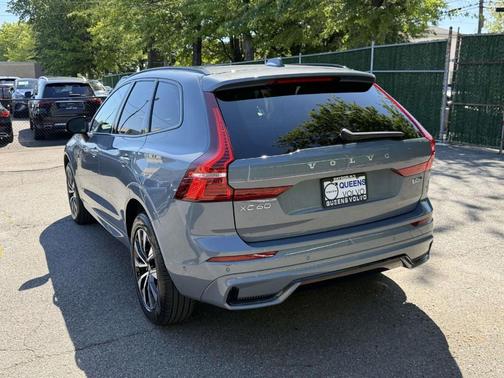 Gray Metallic 2024 Volvo XC60 B5 Plus Dark Theme