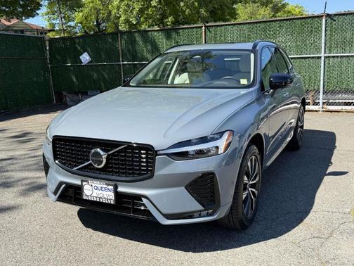 Gray Metallic 2024 Volvo XC60 B5 Plus Dark Theme