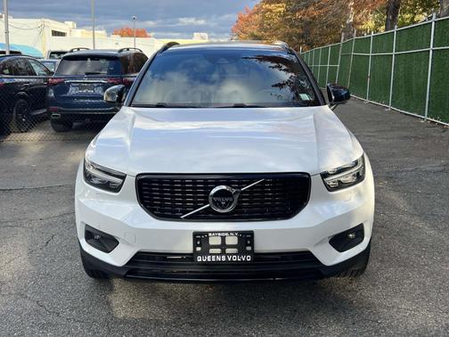 2022 Volvo XC40 T5 AWD R-Design