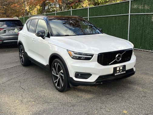 2022 Volvo XC40 T5 AWD R-Design
