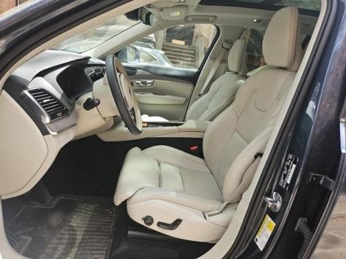 2022 Volvo XC90 T6 AWD Inscription 6 Seater