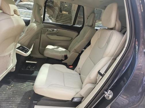 2022 Volvo XC90 T6 AWD Inscription 6 Seater