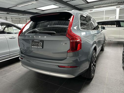 2022 Volvo XC90 T6 AWD Momentum 7 Seater