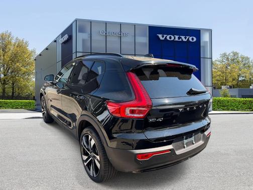 Onyx Black 2026 Volvo XC40 B5 Ultra