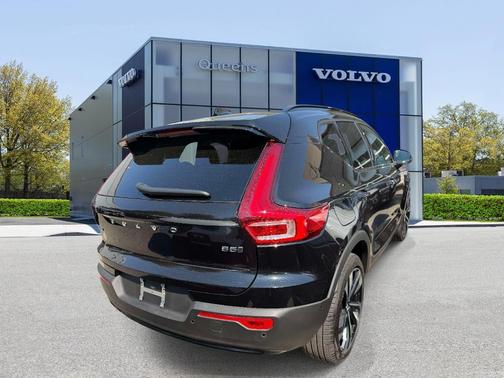 Onyx Black 2026 Volvo XC40 B5 Ultra