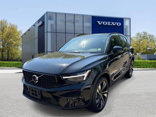 Onyx Black 2026 Volvo XC40 B5 Ultra