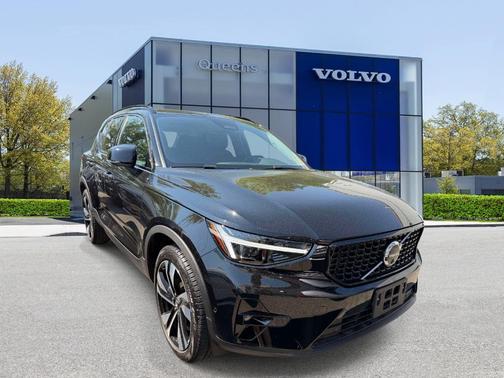 Onyx Black 2026 Volvo XC40 B5 Ultra
