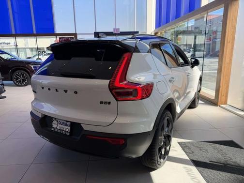 Crystal White 2026 Volvo XC40 B5 Ultra Black Edition