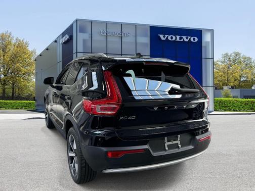 Onyx Black Metallic 2025 Volvo XC40 B5 Plus Bright Theme