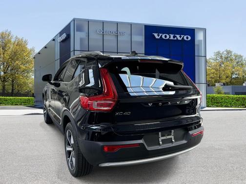 Onyx Black Metallic 2025 Volvo XC40 B5 Plus Bright Theme