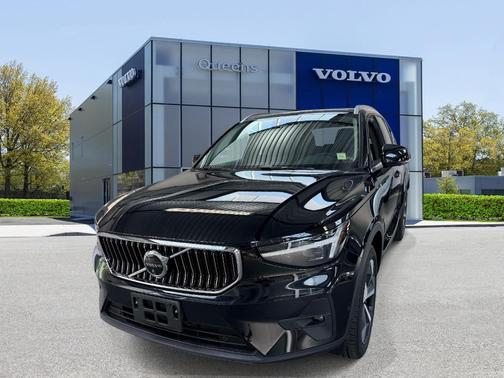 Onyx Black Metallic 2025 Volvo XC40 B5 Plus Bright Theme