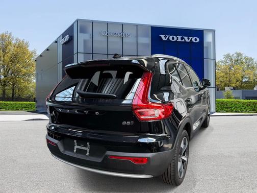 Onyx Black Metallic 2025 Volvo XC40 B5 Plus Bright Theme