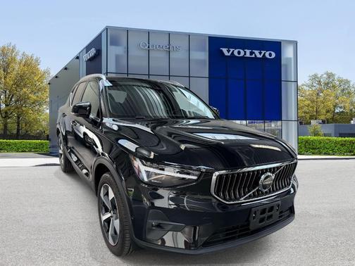 Onyx Black Metallic 2025 Volvo XC40 B5 Plus Bright Theme